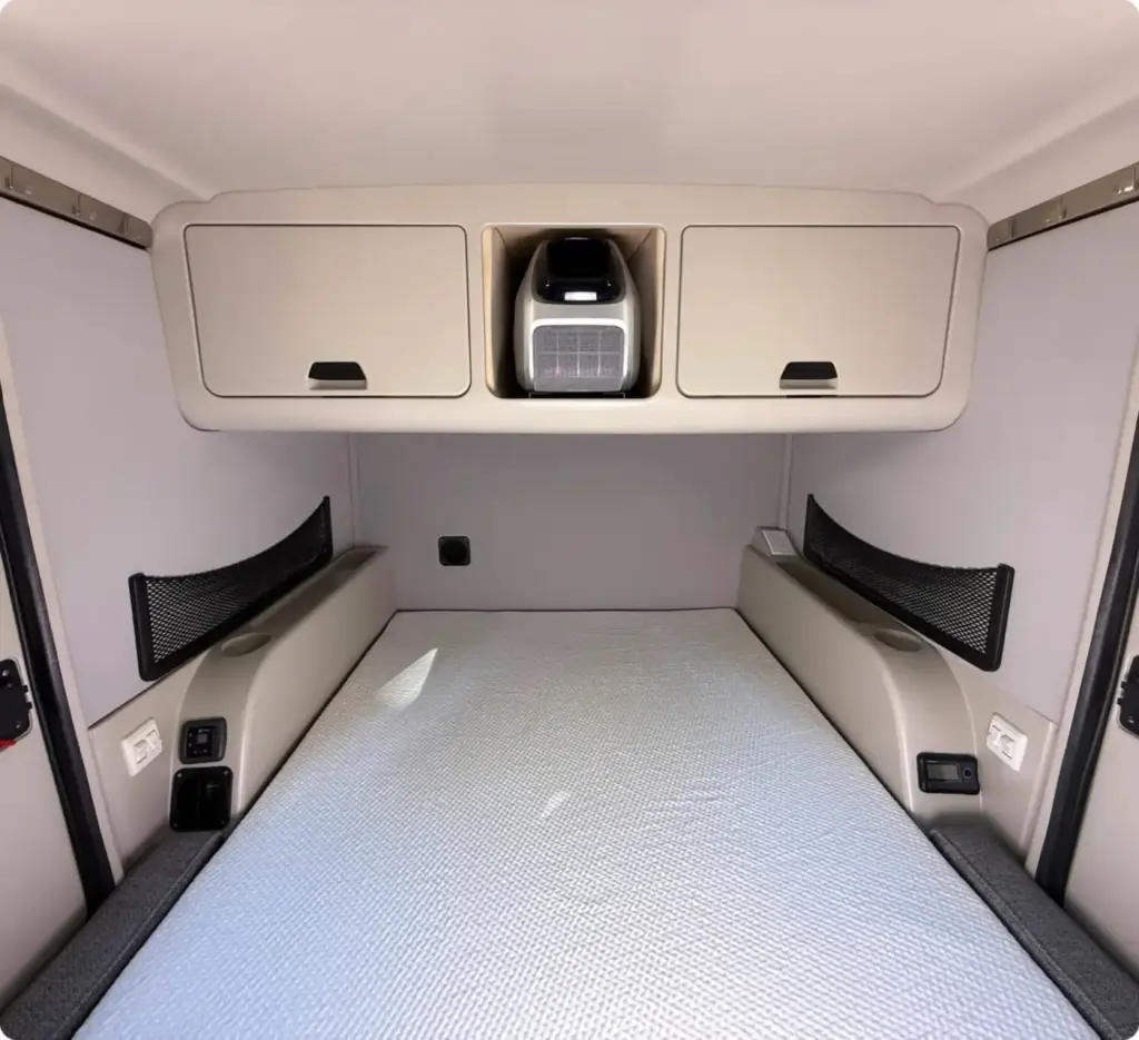 Outranger: La caravana preparada para la aventura y que cuesta menos que el coche que la remolca 3 Motor16 2026 Motsmann Outranger. Caravana off-road. Imagen interior.