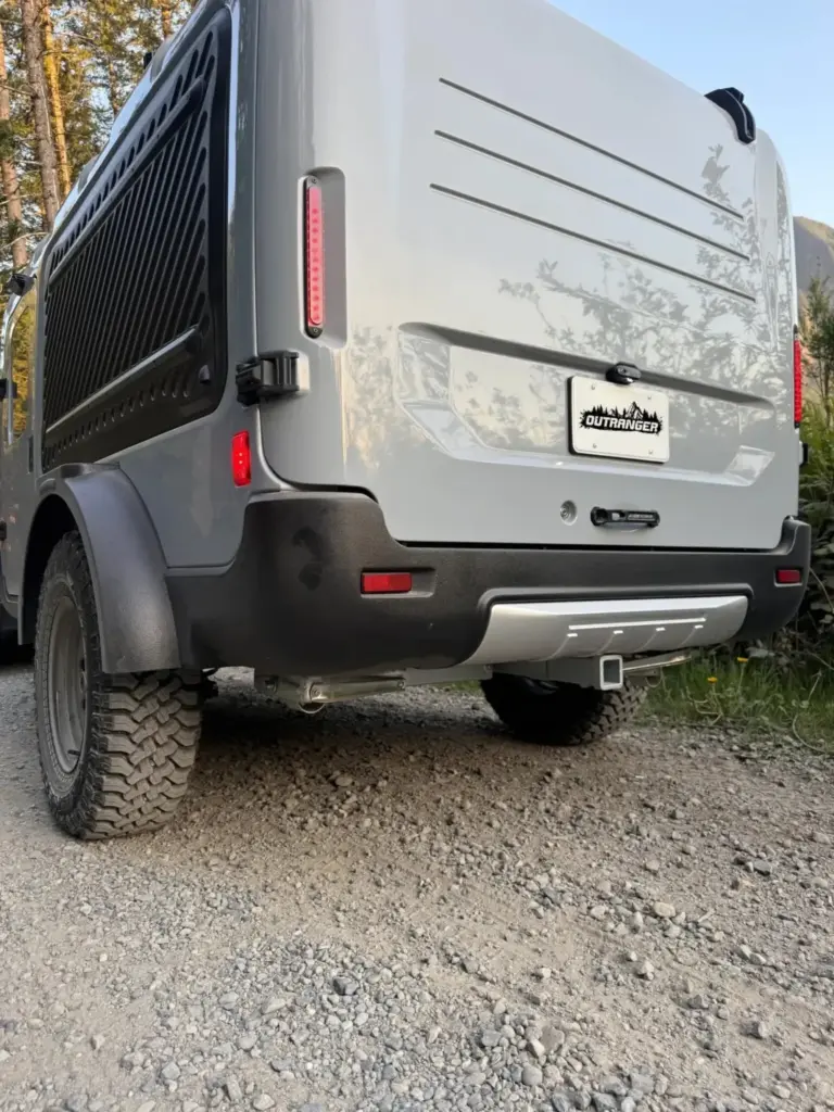 Outranger: La caravana preparada para la aventura y que cuesta menos que el coche que la remolca 12 Motor16 2026 Motsmann Outranger camping trailer caravana 3 Motor16
