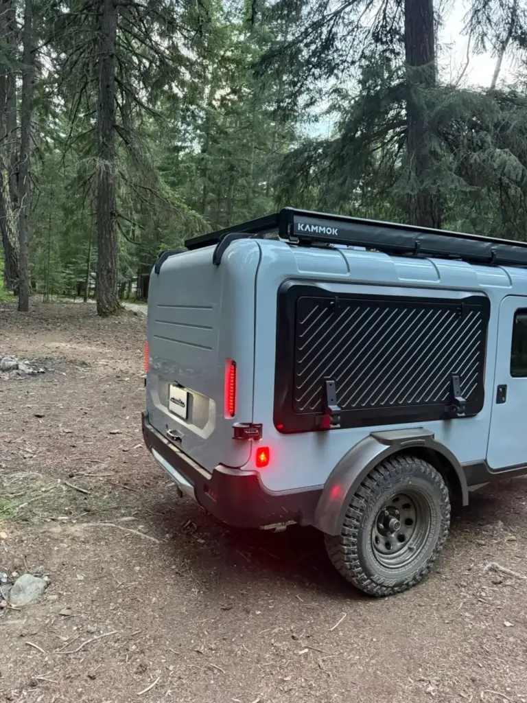 Outranger: La caravana preparada para la aventura y que cuesta menos que el coche que la remolca 6 Motor16 2026 Motsmann Outranger camping trailer caravana 5 Motor16