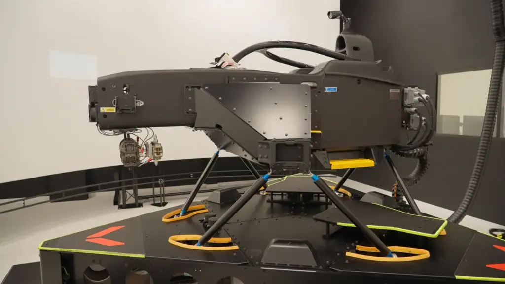 Seis ingenieros, cuatro pilotos, un simulador... Así prepara Nissan la próxima carrera en la Fórmula E a miles de kilómetros 14 Motor16 2026 Nissan Formula E simulador 10 Motor16