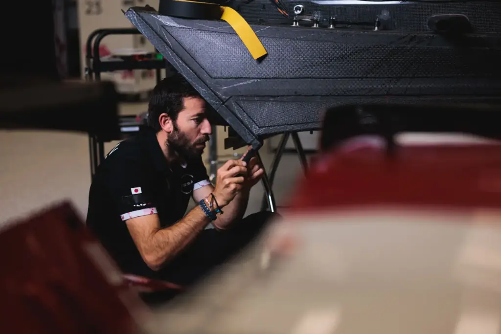 Seis ingenieros, cuatro pilotos, un simulador... Así prepara Nissan la próxima carrera en la Fórmula E a miles de kilómetros 17 Motor16 2026 Nissan Formula E simulador 13 Motor16