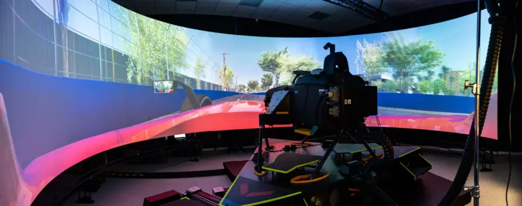 Seis ingenieros, cuatro pilotos, un simulador... Así prepara Nissan la próxima carrera en la Fórmula E a miles de kilómetros 6 Motor16 2026 Nissan Formula E simulador 2 Motor16
