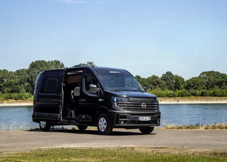 La Nissan Interstar-e se convierte en furgoneta eléctrica camper: batería de 87 kWh y V2L para dormir sin generador