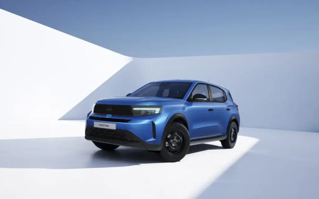 Llantas de acero y plásticos negros para el Opel Frontera Start: El ‘low-cost’ para disparar a Dacia 2 Motor16 2026 Opel Frontera Start. Imagen delantera.
