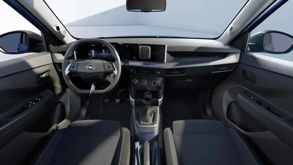 Llantas de acero y plásticos negros para el Opel Frontera Start: El ‘low-cost’ para disparar a Dacia 1 Motor16 2026 Opel Frontera Start. Imagen interior.
