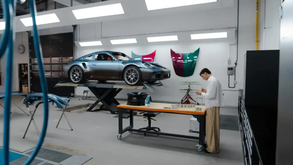 Porsche celebra sus 75 años en Australia con este 911 Turbo S vestido con dos singulares colores Chromaflair 32 Motor16 2026 Porsche 911 Turbo S Australia 75 13 Motor16