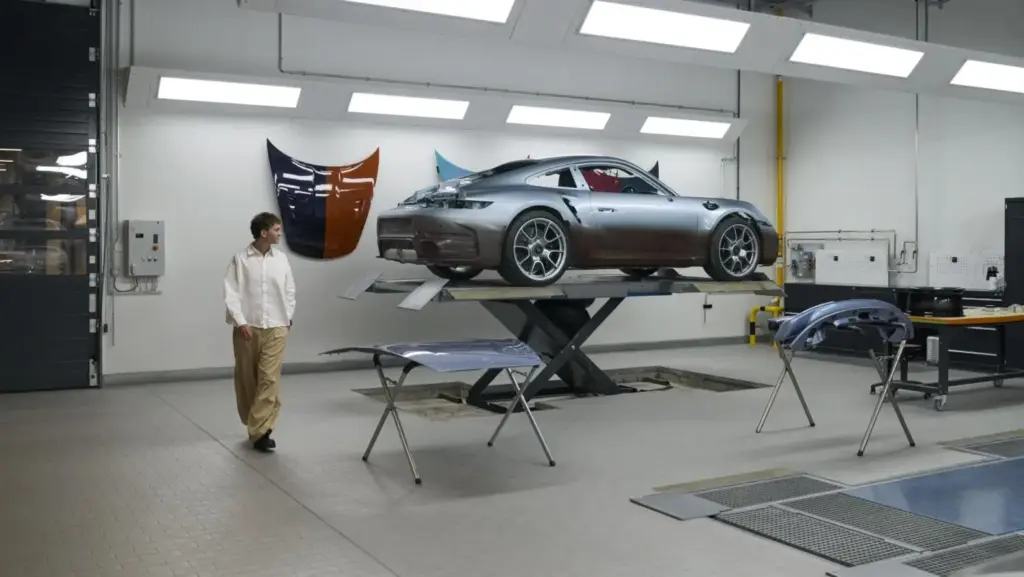 Porsche celebra sus 75 años en Australia con este 911 Turbo S vestido con dos singulares colores Chromaflair 3 Motor16 2026 Porsche 911 Turbo S Land Down Under. Imagen.