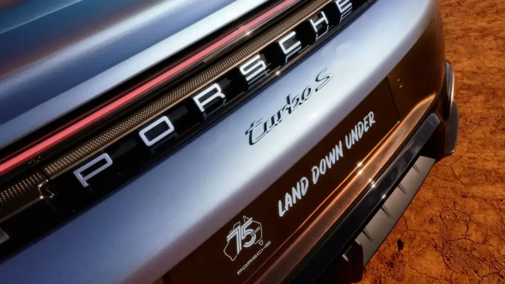 Porsche celebra sus 75 años en Australia con este 911 Turbo S vestido con dos singulares colores Chromaflair 18 Motor16 2026 Porsche 911 Turbo S Australia 75 5 Motor16