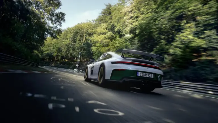 El Porsche 911 GT3 se rinde ante Nürburgring para celebrar sus 100 años de historia