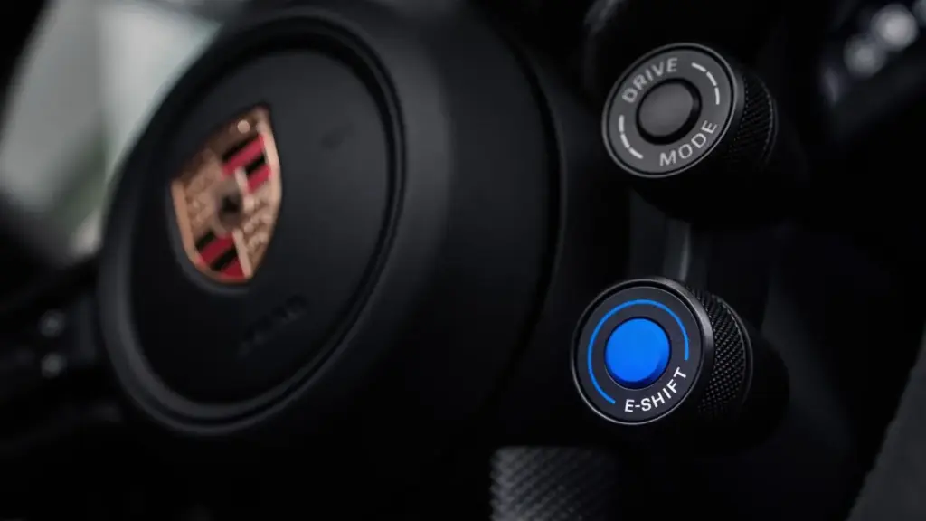 2026 Porsche E-Shift. Taycan. Imagen volante.