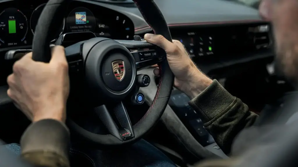 2026 Porsche e shift taycan 2 Motor16
