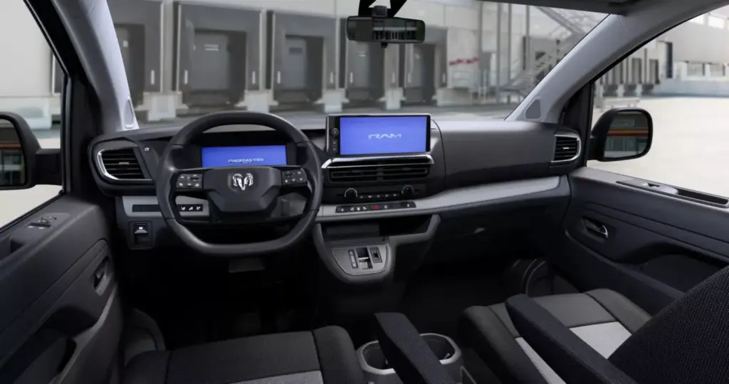 RAM ProMaster City: La mejor manera de exprimir una furgoneta que parece incombustible 2 Motor16 2026 RAM ProMaster City. Imagen interior.