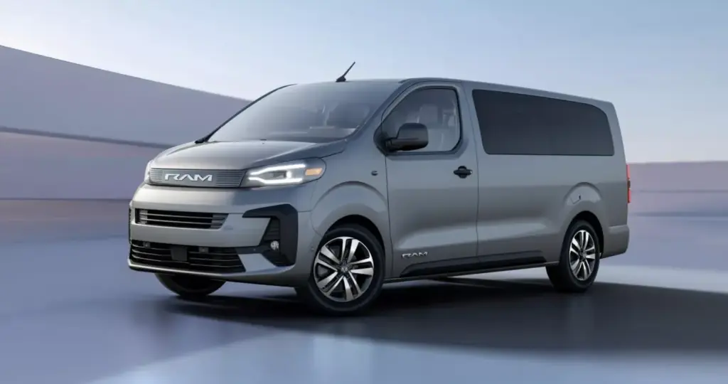RAM ProMaster City: La mejor manera de exprimir una furgoneta que parece incombustible 4 Motor16 2026 RAM ProMaster City. Imagen delantera.