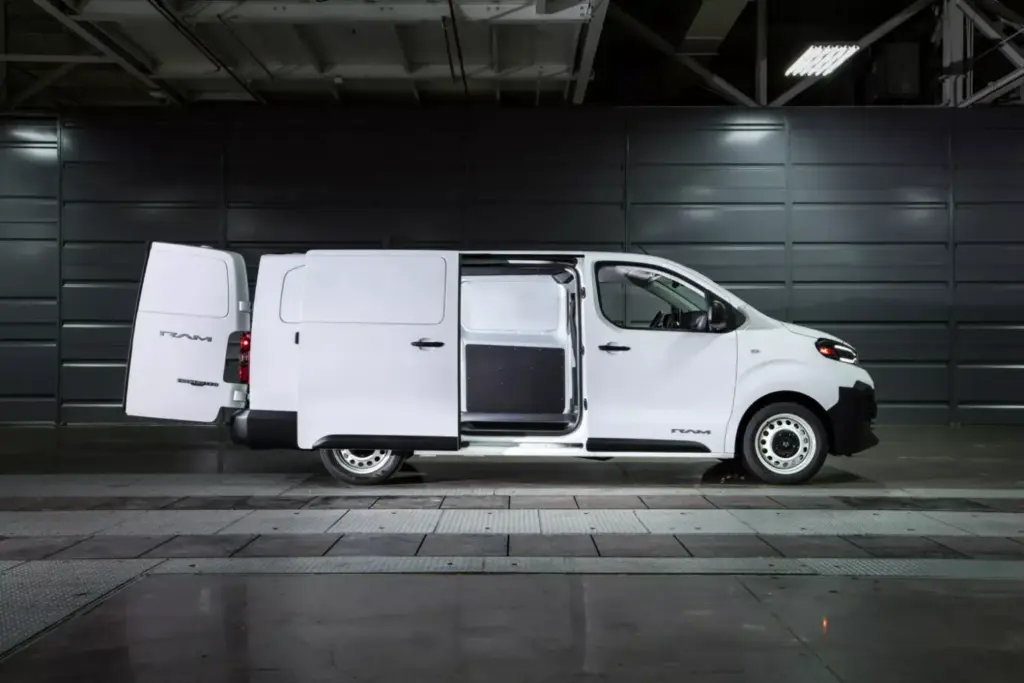 RAM ProMaster City: La mejor manera de exprimir una furgoneta que parece incombustible 13 Motor16 2026 Ram ProMaster City 15 Motor16
