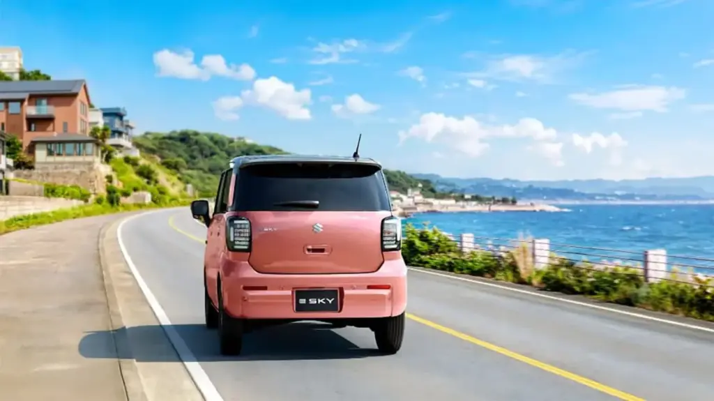 Suzuki e Sky: El kei car eléctrico con cifras para enmarcar que veremos en Europa 1 Motor16 2026 Suzuki e Sky. Imagen trasera.