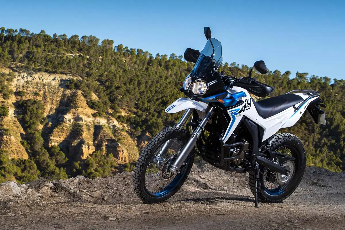 La moto todoterreno barata de Voge triunfa: ya es la cuarta marca de motos más vendida en España