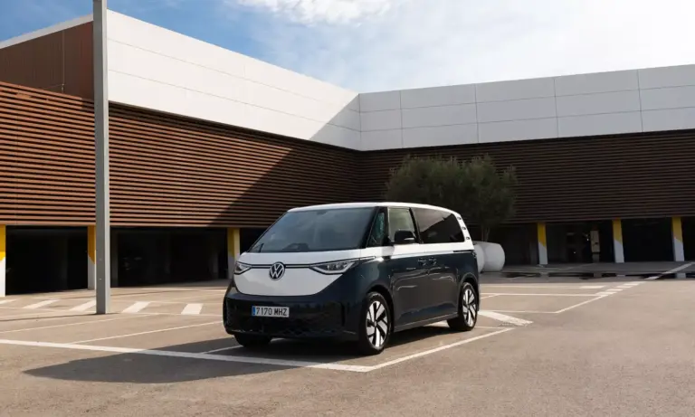 El Volkswagen ID. Buzz más trabajador estrena versión de acceso con menos batería y más autonomía
