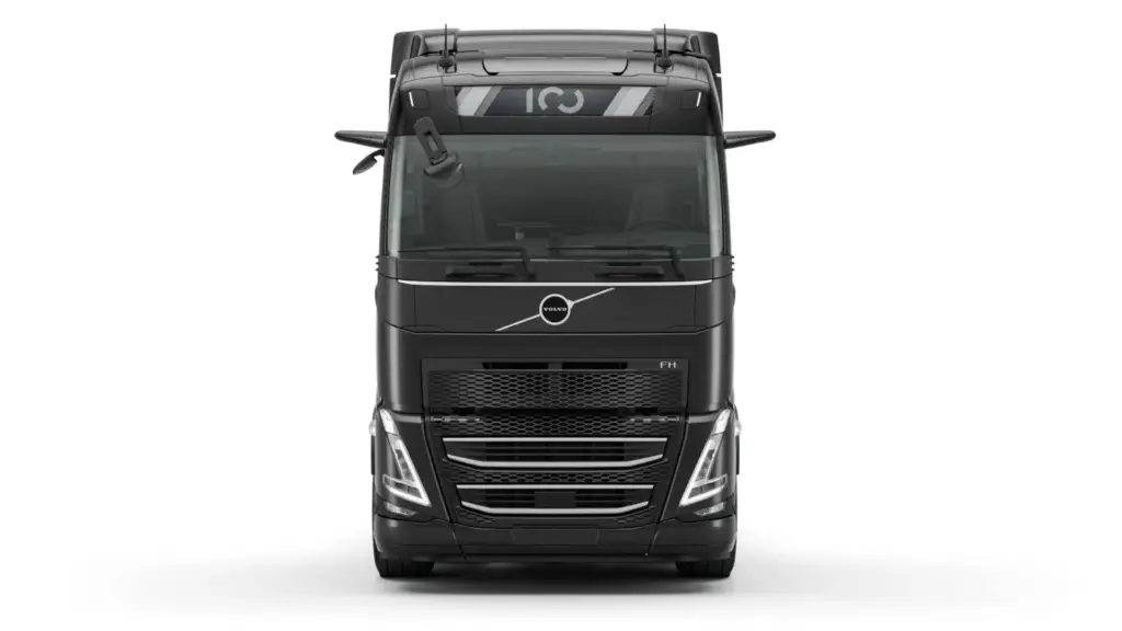 2026 Volvo Camion 100 anos 3 Motor16