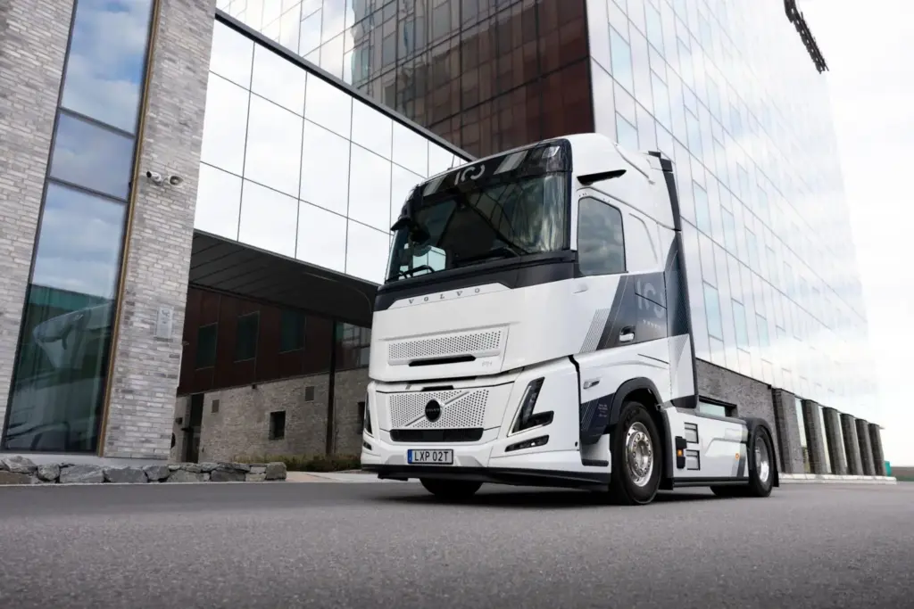 2026 Volvo Camion 100 anos 5 Motor16