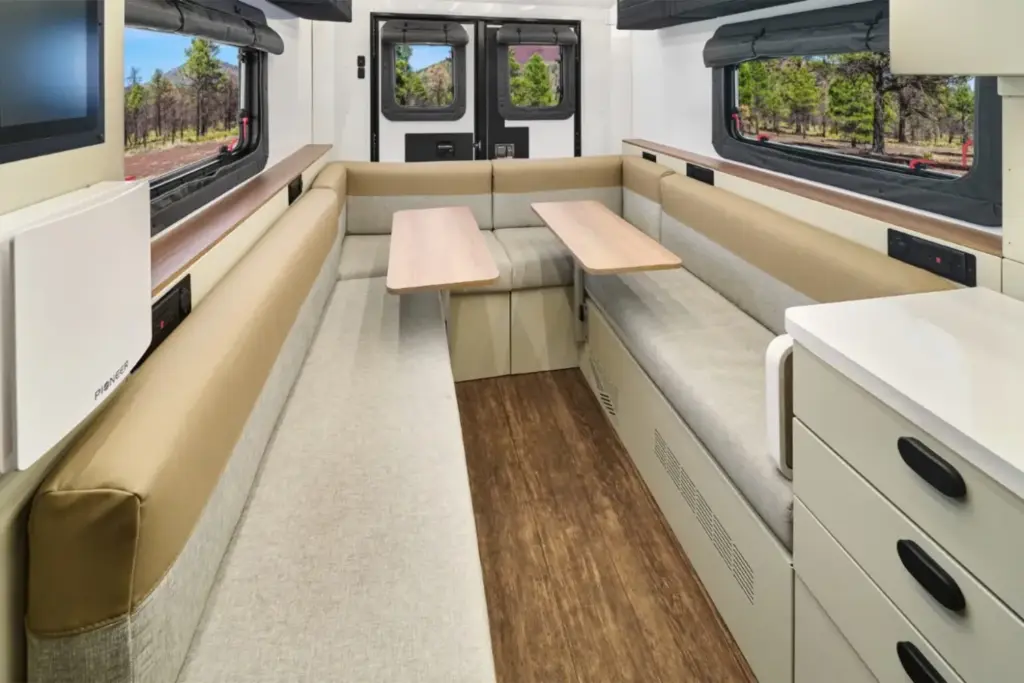 Winnebago elige un RAM 5500 para la autocaravana que te lleva a los confines de la tierra 18 Motor16 2026 Winnebago Arka 16 Motor16