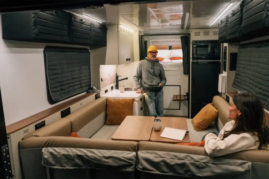 Winnebago elige un RAM 5500 para la autocaravana que te lleva a los confines de la tierra 13 Motor16 2026 Winnebago Arka 18 Motor16