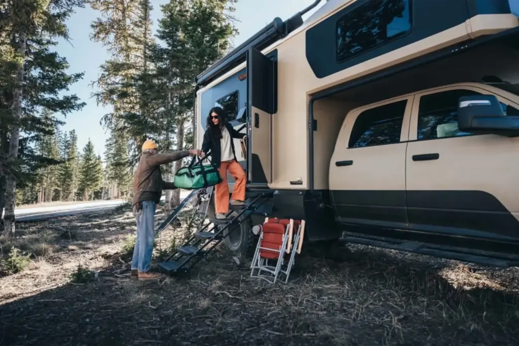 Winnebago elige un RAM 5500 para la autocaravana que te lleva a los confines de la tierra 8 Motor16 2026 Winnebago Arka 4 Motor16