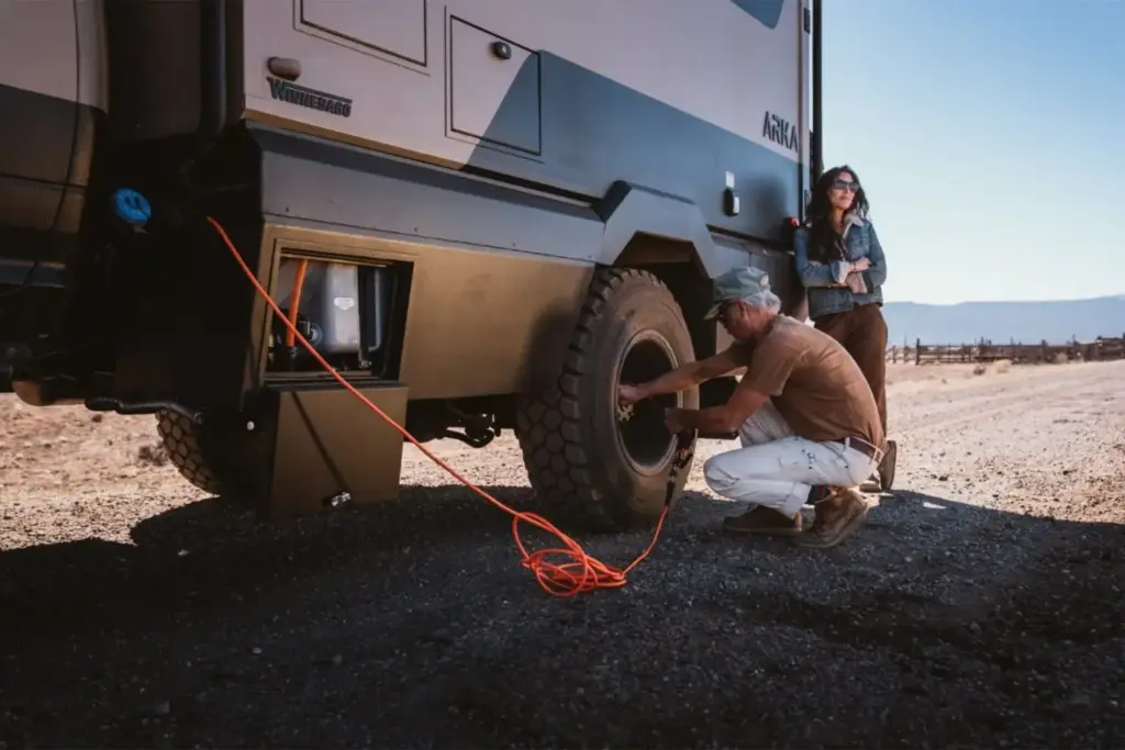 Winnebago elige un RAM 5500 para la autocaravana que te lleva a los confines de la tierra 11 Motor16 2026 Winnebago Arka 6 Motor16
