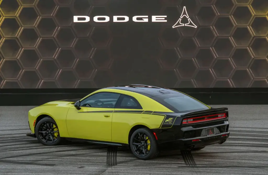 2026 dodge charger super bee 13 Motor16
