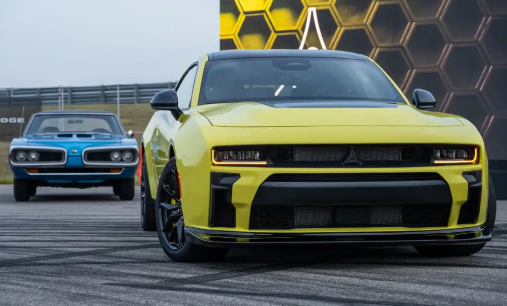 2026 dodge charger super bee 15 Motor16