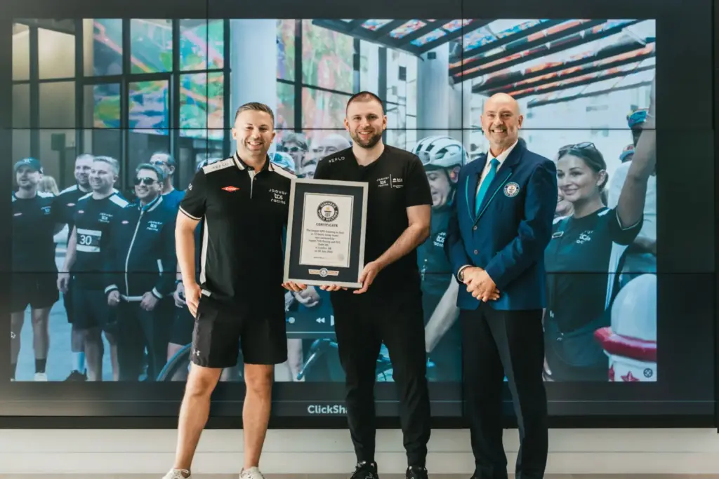 El equipo Jaguar TCS Racing entra en el Guinness por partida doble 1 Motor16 2026 Jaguar TCS Racing. Record Londres. Imagen entrega.