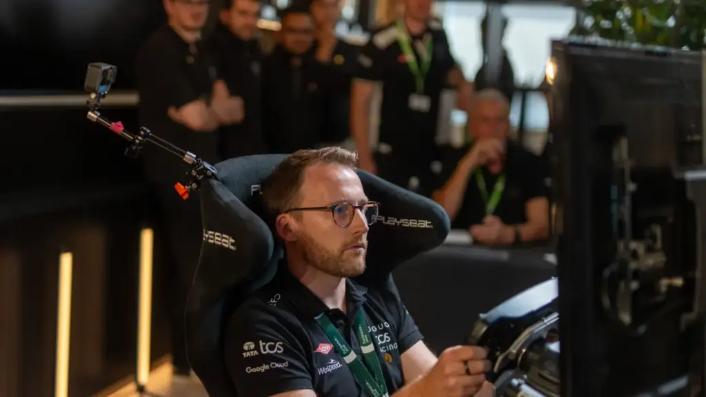El equipo Jaguar TCS Racing entra en el Guinness por partida doble 18 Motor16 2026 jaguar tcs racing records londres 6 Motor16
