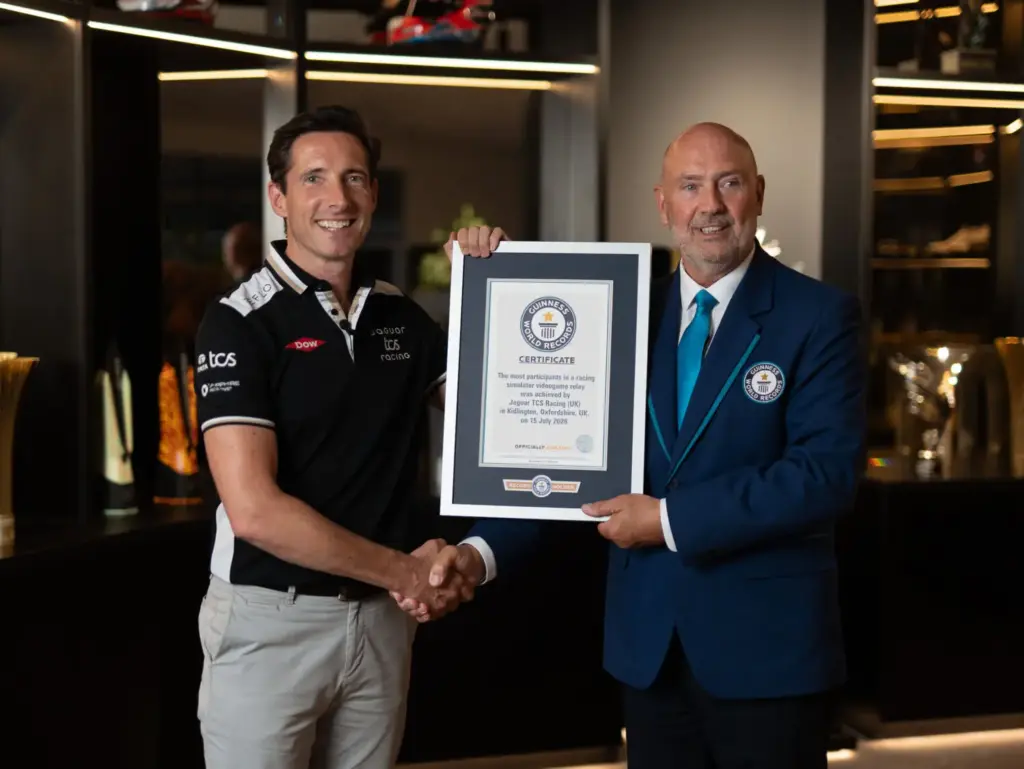 El equipo Jaguar TCS Racing entra en el Guinness por partida doble 6 Motor16 2026 jaguar tcs racing records londres 8 Motor16