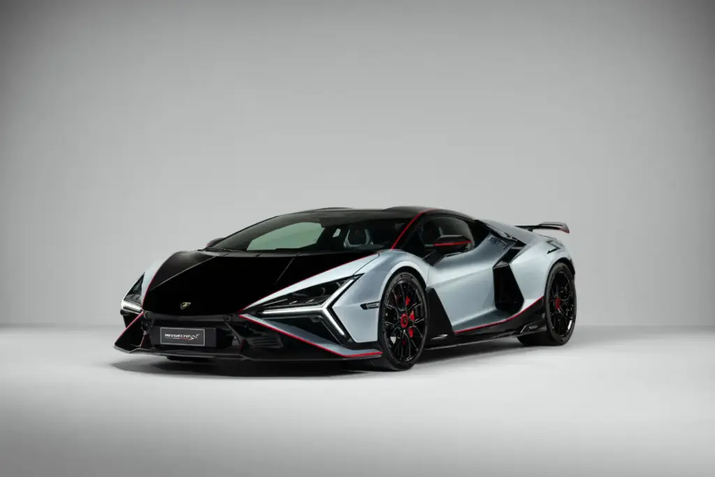 Bridgestone Potenza Race R: el nuevo arma para domar el circuito junto al Lamborghini Revuelto SV 2 Motor16 2026 Bridgestone Potenza Race R. Revuelto SV. Imagen delantera.