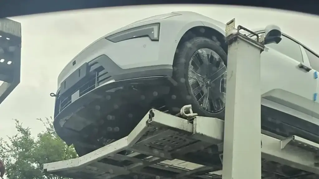 Polestar 4 SUV: la filtración desvela una luneta trasera y un portón práctico antes de su debut el 2 de septiembre 1 Motor16 2026 polestar 4 suv filtrado Motor16