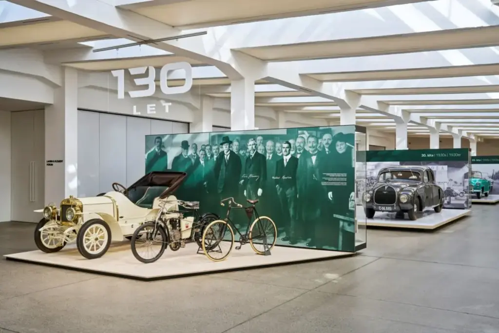 2026 skoda museo bicicleta coche Motor16