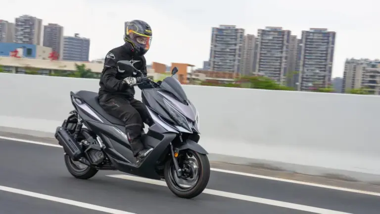 Zontes 125V: llega el scooter de 108 kg y 15 CV para el carnet A1 con la base del líder 125X
