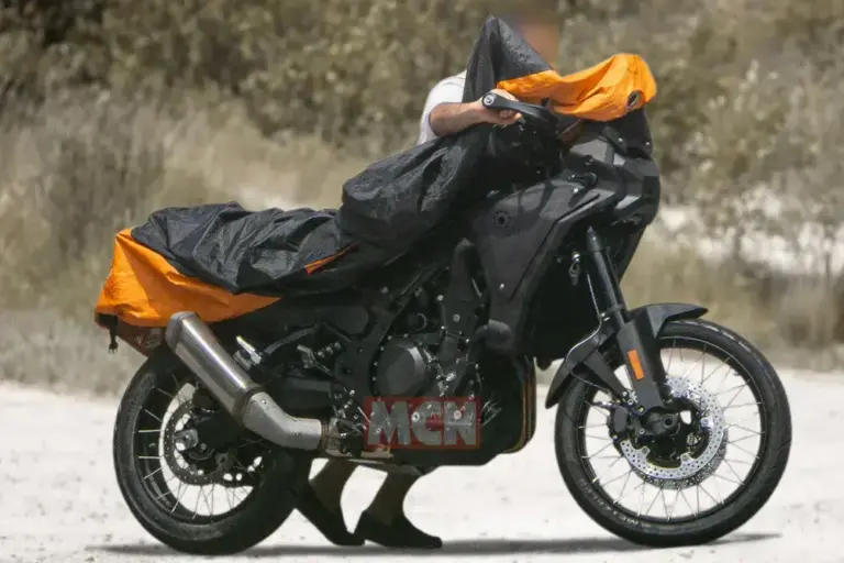 Cazada en pruebas una nueva BMW GS 2027 con llantas de 21 y 18 pulgadas: ¿vuelve la F 650 GS?
