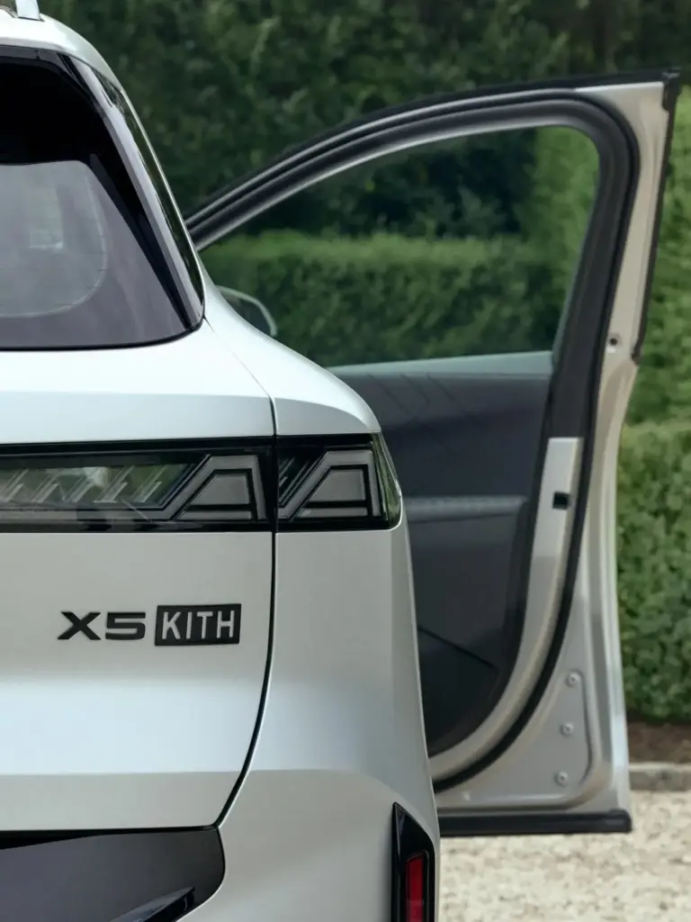 El BMW X5 M que debió haber nacido hace 25 años es una realidad gracias a Kith 23 Motor16 2027 BMW X5 Kith 5 Motor16