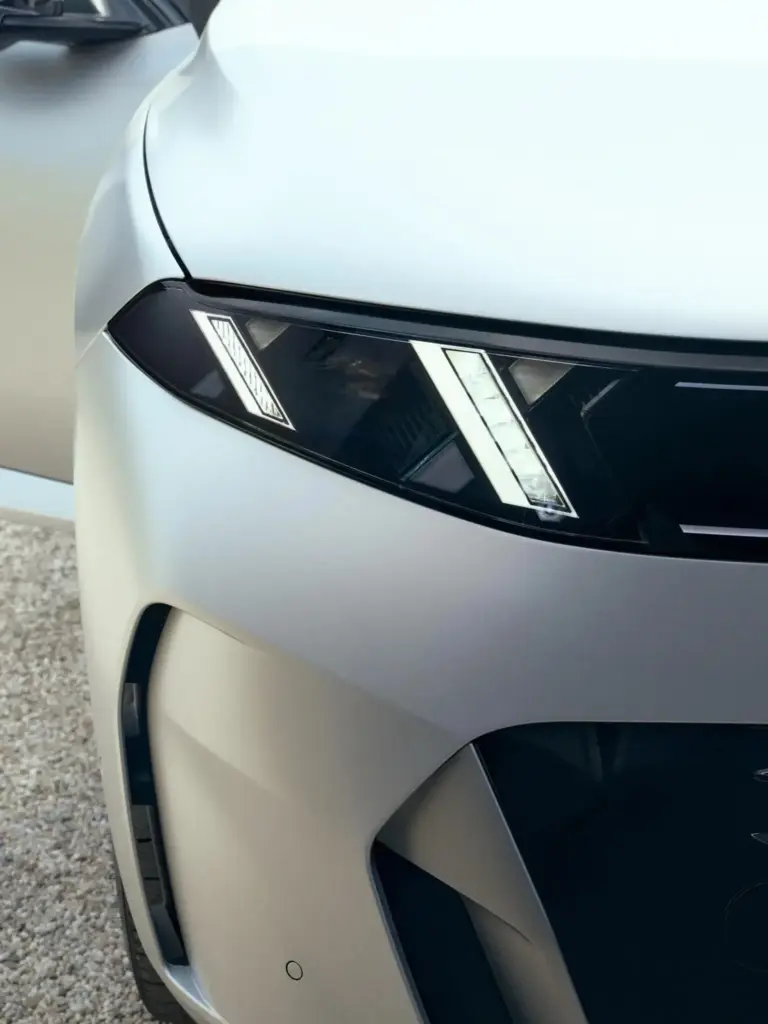 El BMW X5 M que debió haber nacido hace 25 años es una realidad gracias a Kith 20 Motor16 2027 BMW X5 Kith 8 Motor16