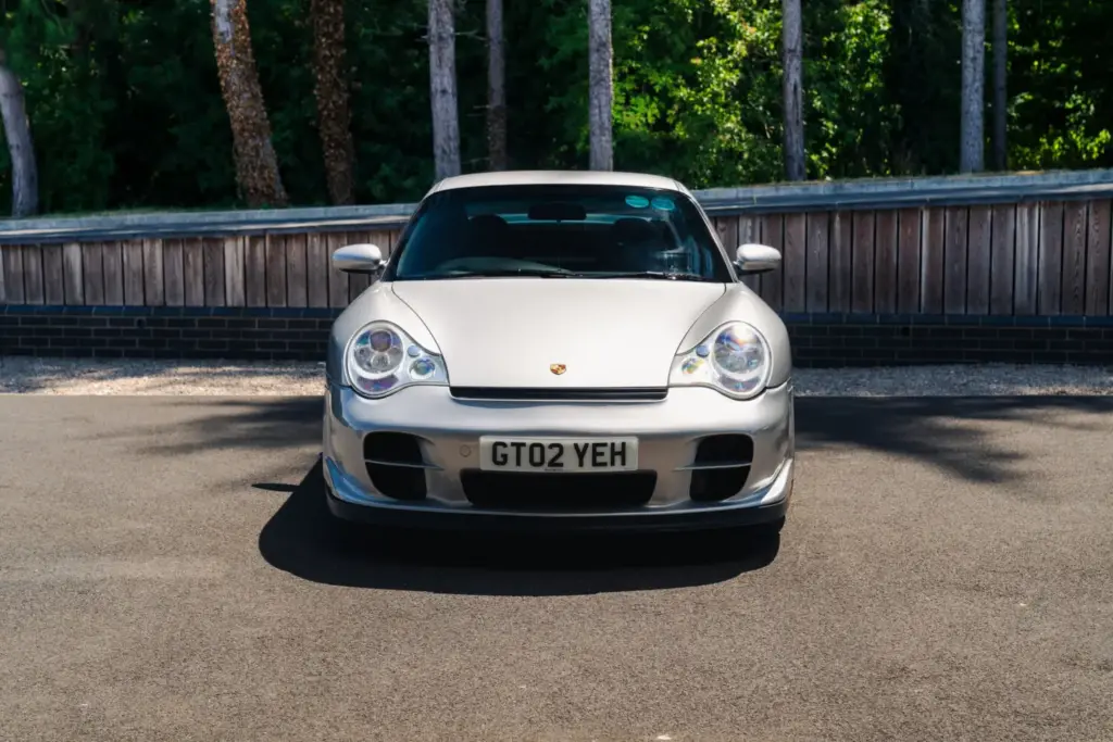 For the Love of Porsche, la subasta online que reúne 23 joyas de Stuttgart, con un Kremer 962 de Le Mans como estrella 11 Motor16 4. 2003 Porsche 911 Type 996 GT2 Coupe Motor16