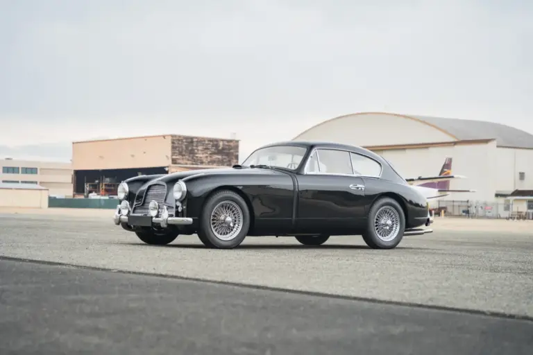El Aston Martin DB2/4 de 1954 de Hearst Jr. que corrió en California sale a subasta