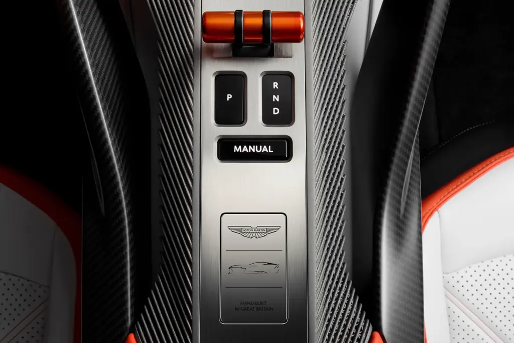 Aston Martin Valen 15 Motor16
