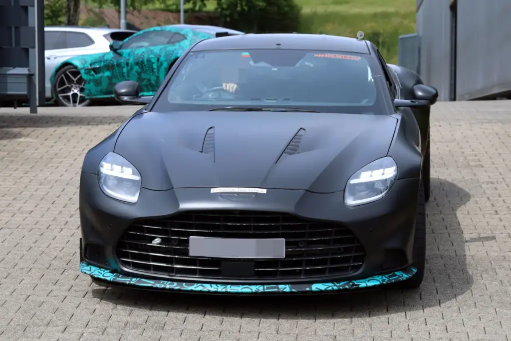 Aston Martin Vanquish S 2027 espia 1 Motor16