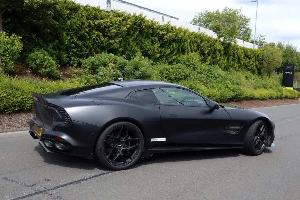 Aston Martin Vanquish S 2027 espia 13 Motor16