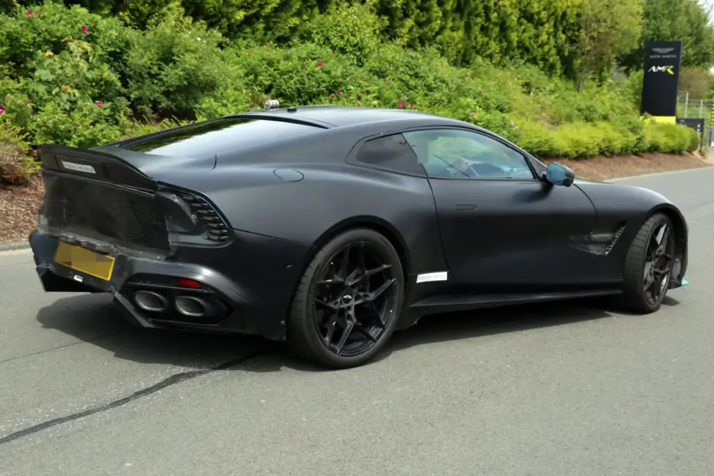 Aston Martin Vanquish S 2027 espia 14 Motor16