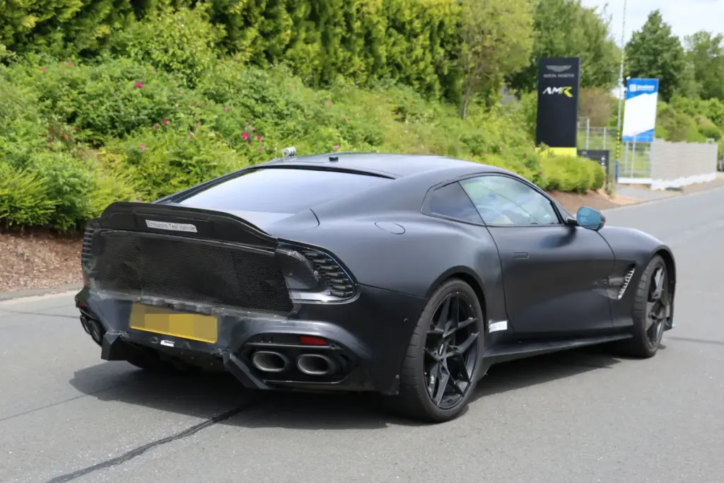 Aston Martin Vanquish S 2027 espia 15 Motor16