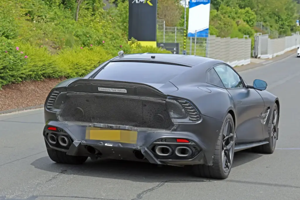 Aston Martin Vanquish S 2027 espia 17 Motor16