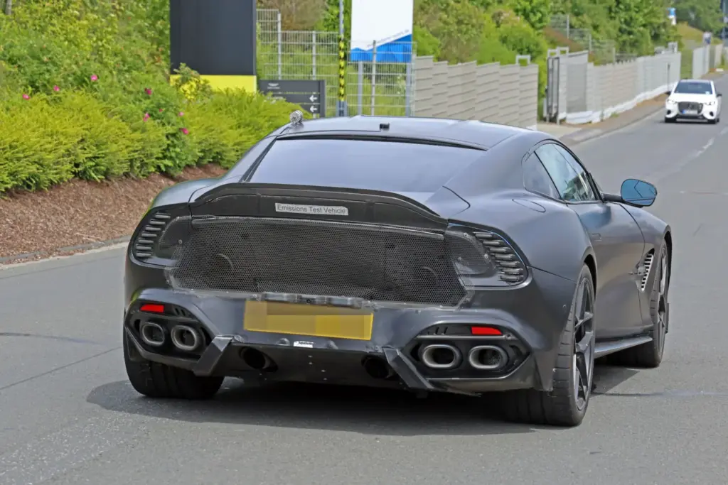 Aston Martin Vanquish S 2027 espia 18 Motor16
