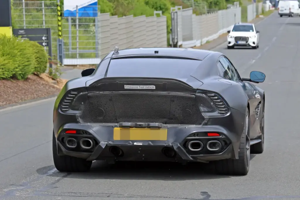 Aston Martin Vanquish S 2027 espia 19 Motor16