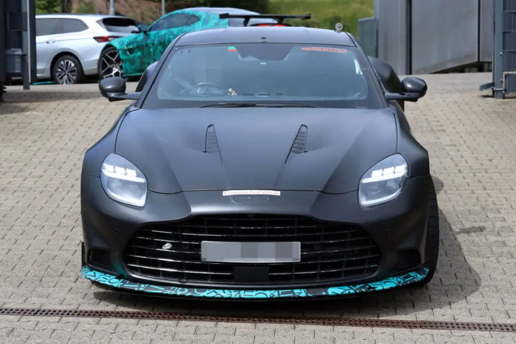 Aston Martin Vanquish S 2027 espia 2 Motor16